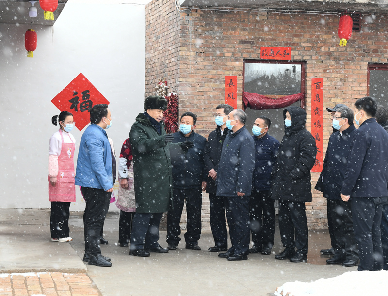 2022年1月26日下午,习近平总书记在山西省临汾市霍州市师庄乡冯南垣村受灾村民师红兵家看望。