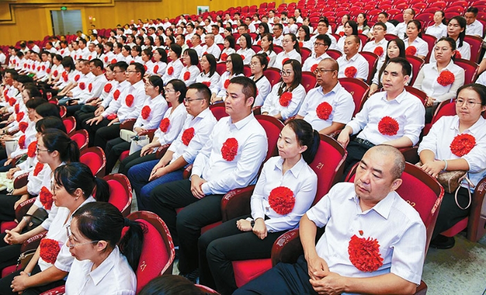 我市召开庆祝第41个教师节大会