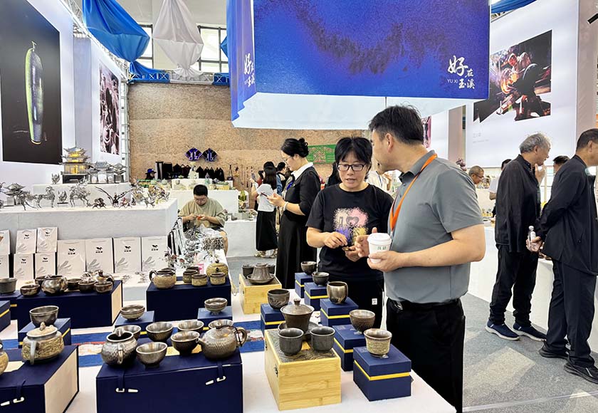 文化中国行｜创意云南文化产业博览会开幕 玉溪11家文化企业携特色产品亮相