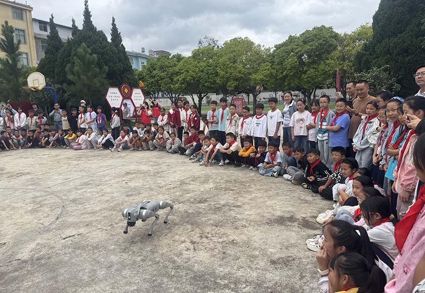 科普大篷车开进江川区九溪镇中心小学
