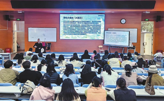 2026届高三重难学科复习备考研讨培训会召开