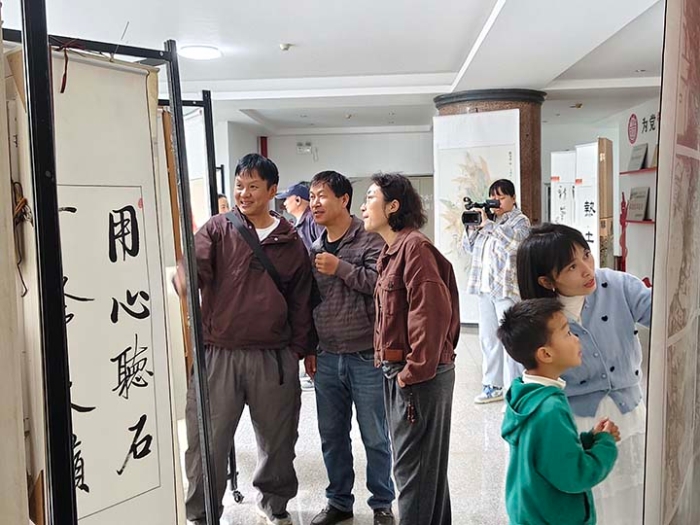 “绘暖冬元江 • 颂幸福生活”书画展举办