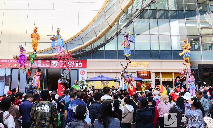 新春走基层丨通海高台亮相玉溪万达广场闹新春