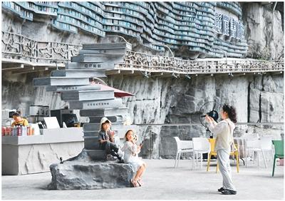 “书店+风景”拓展文旅新境 人民日报海外版关注云南怒江大峡谷先锋书店