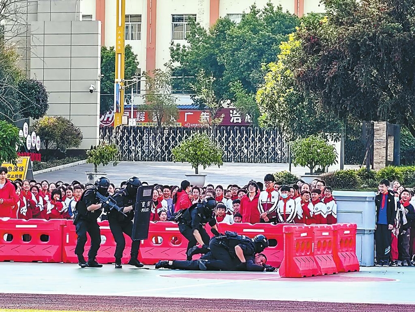 警校联动开展应急演练 以实战化场景检验校园应急处置能力