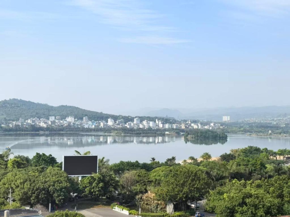首季中国经济调研行丨从“过客”到“归人”：红河旅居涌新潮