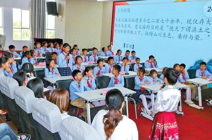 红塔区：童声诗韵满校园