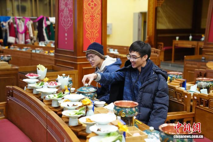 （滇藏公路50年）云南梅里雪山 “观山经济”激活文旅发展动能