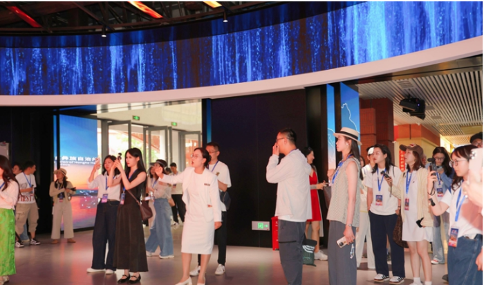 “强信心・看云南——以产兴城 向新而行”网络传播活动在弥勒启幕