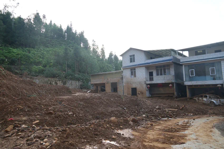 1遭遇泥石流的马关县篾厂乡桂皮山村委会上红岩村小组。