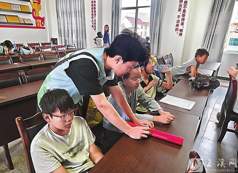 “云岭青心”暑期社会实践团走进玉溪