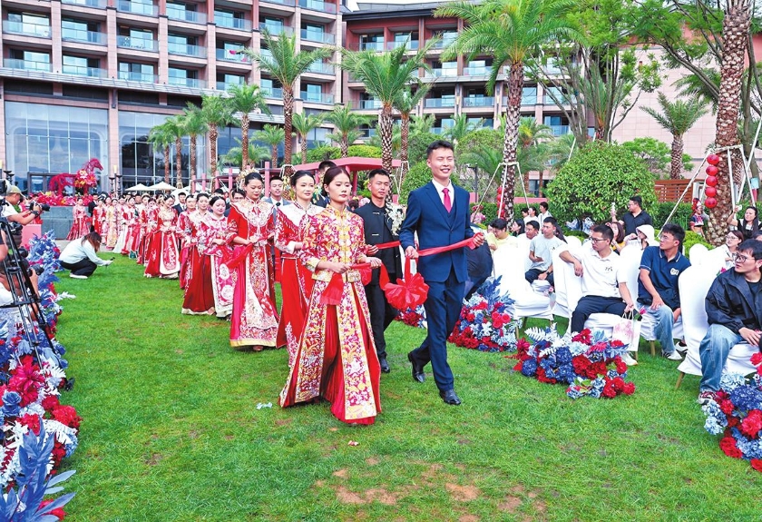 文化中国行｜“爱在抚仙湖”集体婚礼暨“我们的节日·七夕”新时代文明实践活动举行