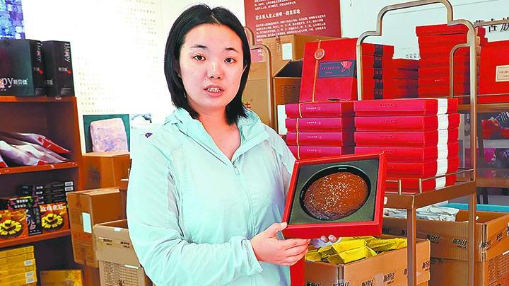 玉溪人的传家手艺|王艺璇:匠心守滇味 中秋饼飘香