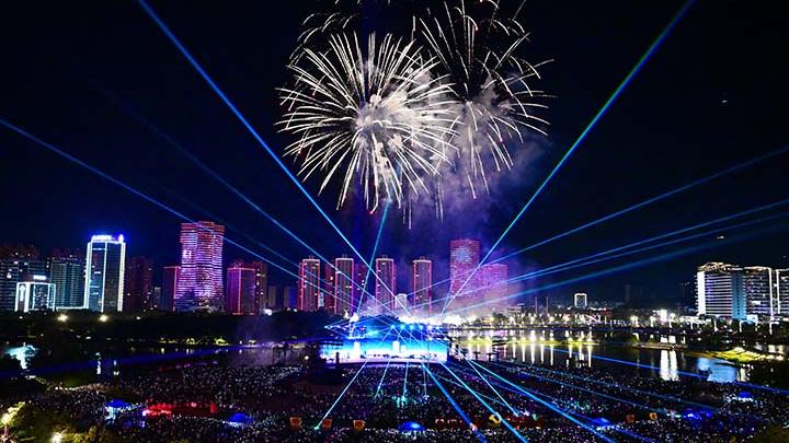 国庆活动赢得满堂彩 玉溪城市魅力持续升温