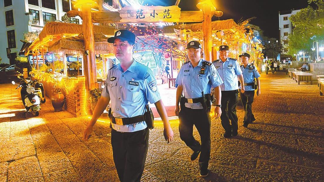 澄江市公安局龙街派出所“夜间进行时”提升工作质效