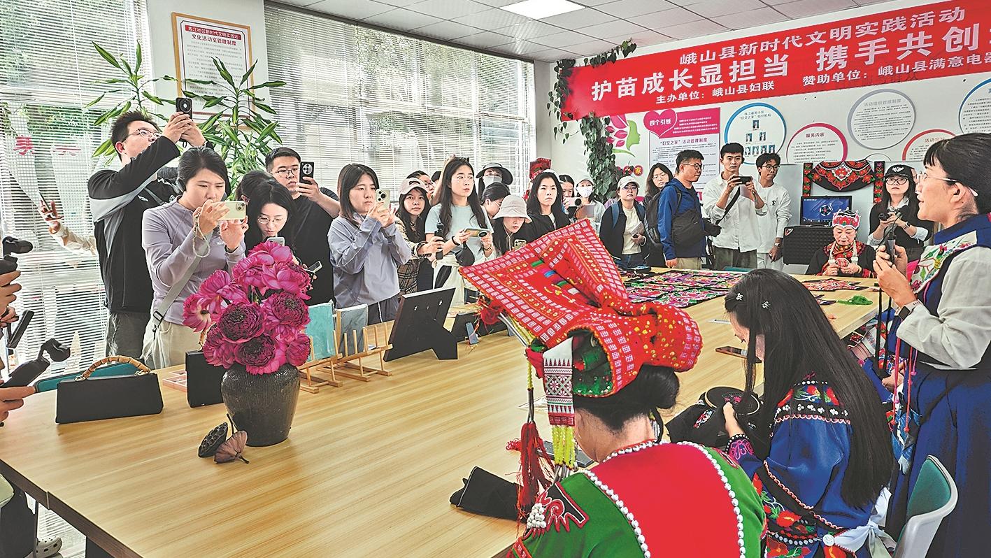 “铸牢共同体 中华一家亲”主题宣传活动走进玉溪