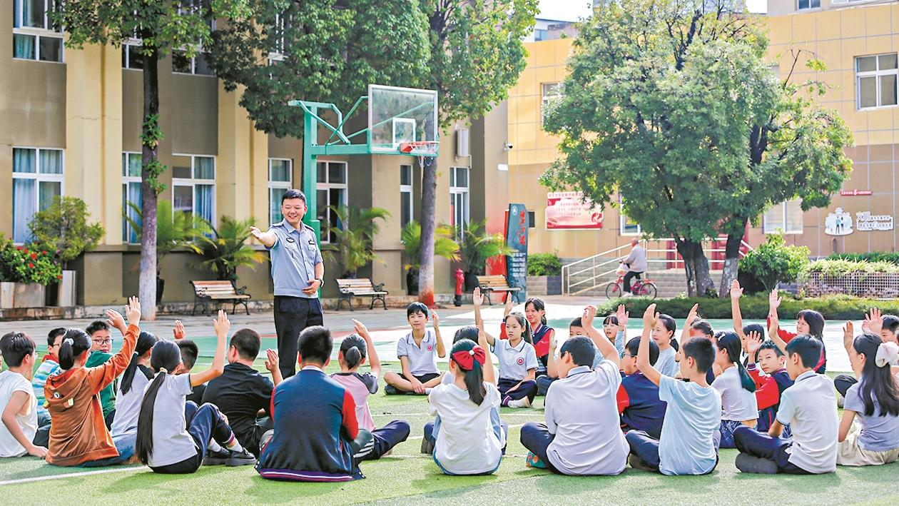 民警徐剑锋：用法治力量守护校园安宁