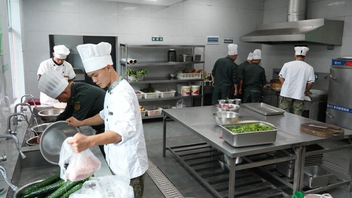 聂耳故乡情系边防心系官兵 把玉溪美食送进军营