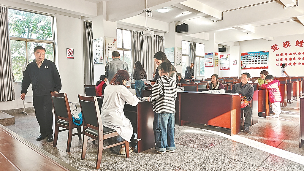 通海：集中便民服务温暖特殊困难群体